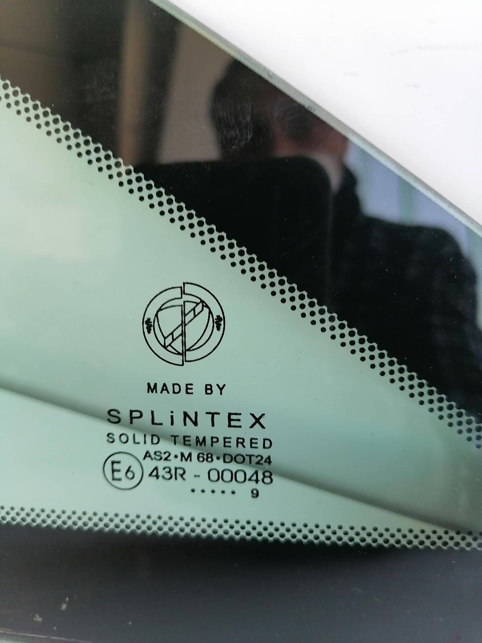 Fisso atermico parafango ant. dx.